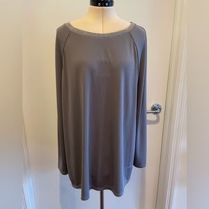 Adrienne Vittadini Tunic blouse grey on front white on back Size XL